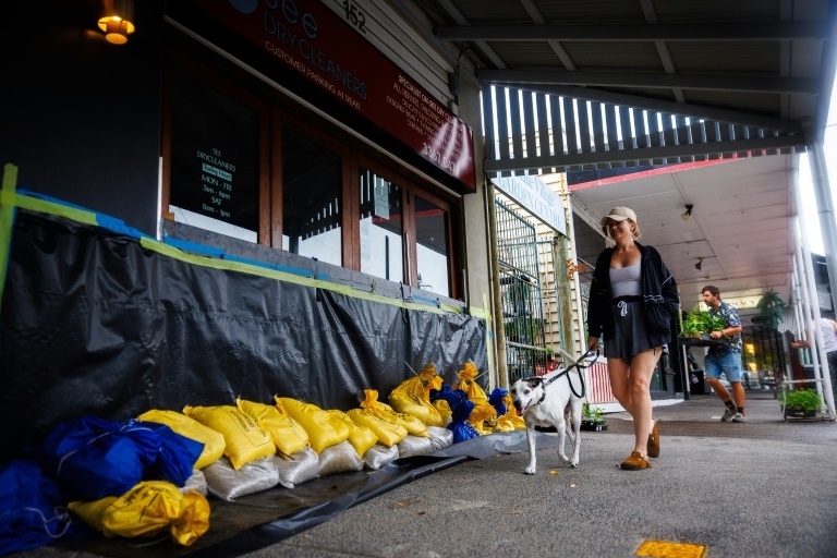 Australians told 'prepare for worst' as tropical cyclone nears
