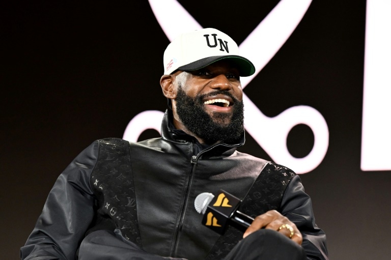 NBA's James feels great after first workout since knee injury