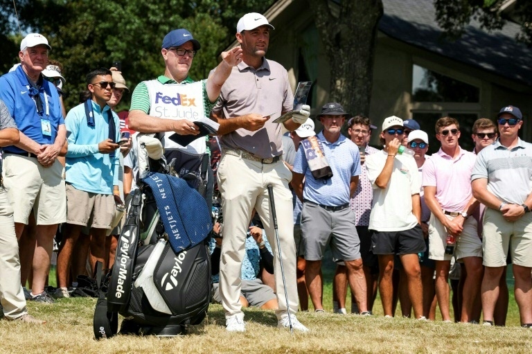 No.1 Scheffler gets new fill-in caddie for PGA playoff event