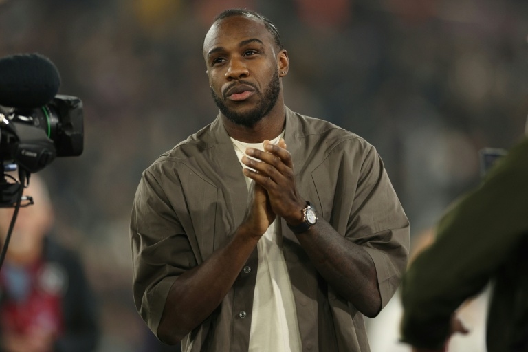 Antonio to leave West Ham after car crash