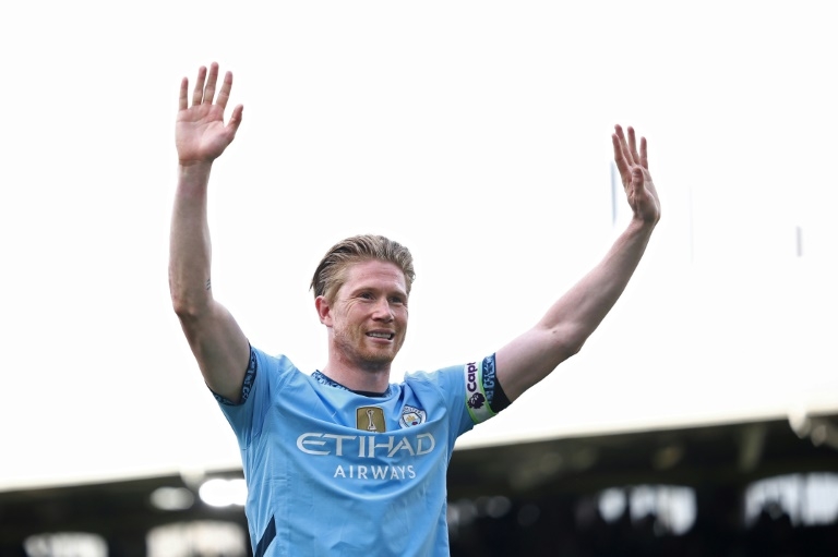 Napoli close in on De Bruyne as Conte decides to stay with Serie A champions