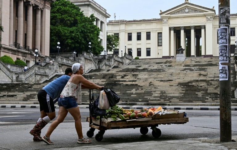 Cuban students call boycott over mobile tariff hikes