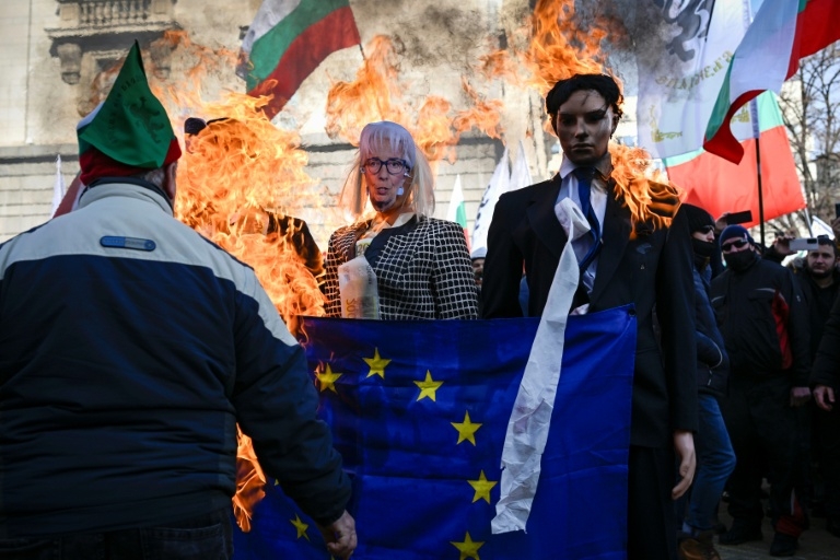 EU member Bulgaria faces protests over adopting the euro