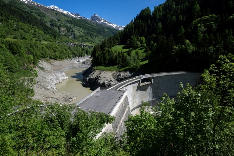 Flood fears recede after Swiss glacier collapse