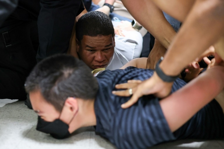 US agents arrest two migrants at NY courthouse