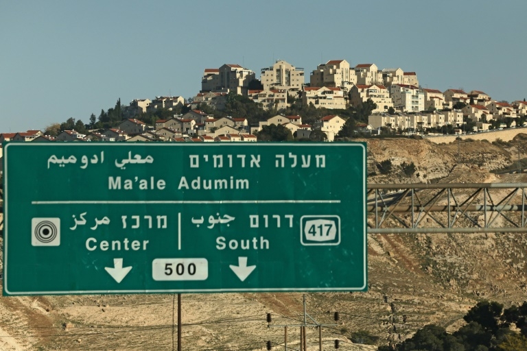'Settlers on all sides': West Bank bypass raises fears of Israeli annexation