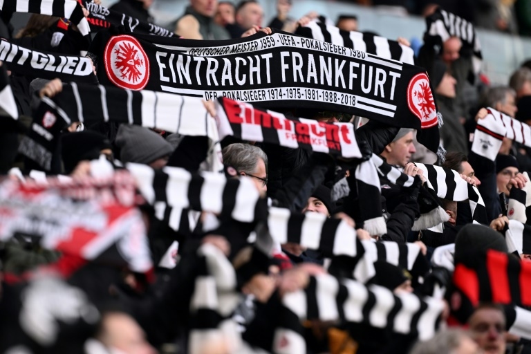 Frankfurt cruise past Kiel to tighten grip on third in Bundesliga