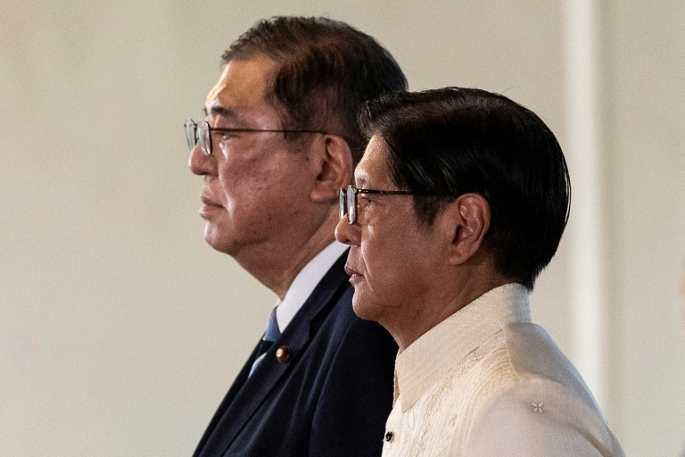 Japan, Philippines leaders vow to deepen security ties