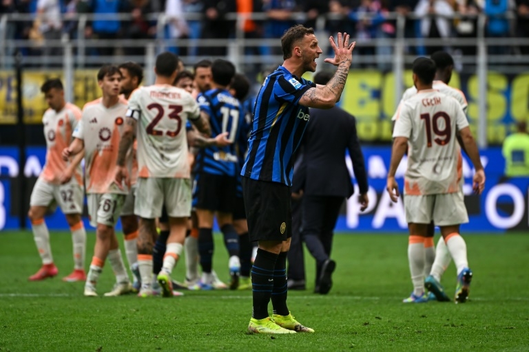 Inter slump puts season at risk ahead of daunting Barca trip