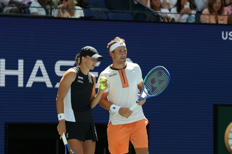 Weary Swiatek wins US Open mixed doubles opener
