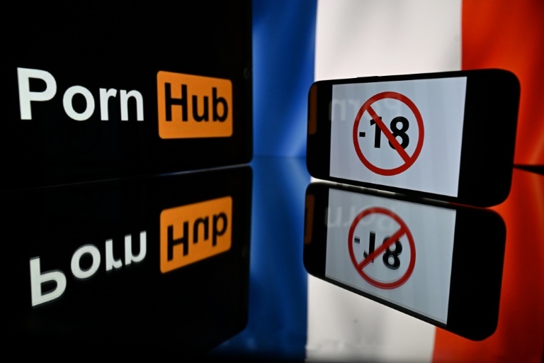 Big-name porn sites back online in France after age check row