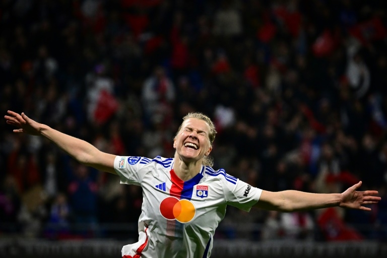 Arsenal stun Madrid, Lyon thrash Bayern in women's Champions League quarters