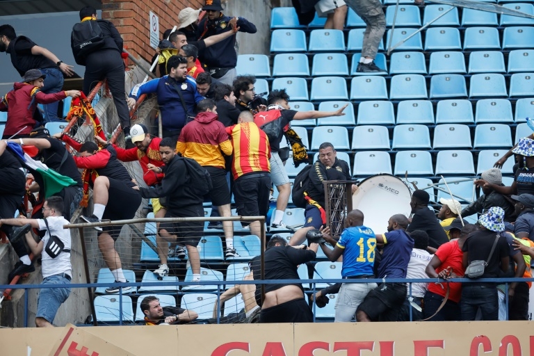 Sundowns edge Esperance as crowd violence mars quarter-final
