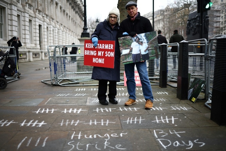 Mother of jailed Egyptian-UK activist returns to full hunger strike