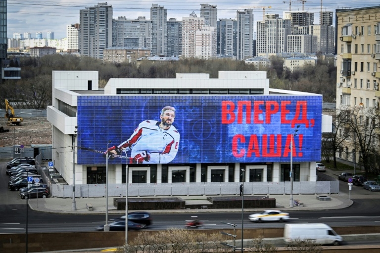World sport-starved Moscow cheers Ovechkin NHL record
