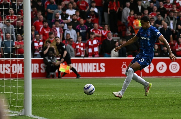 Chelsea boss Maresca eager to sign new defender as Colwill cover