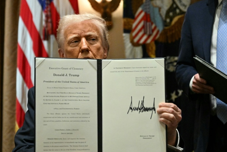 Trump rewarding loyalists with pardon spree