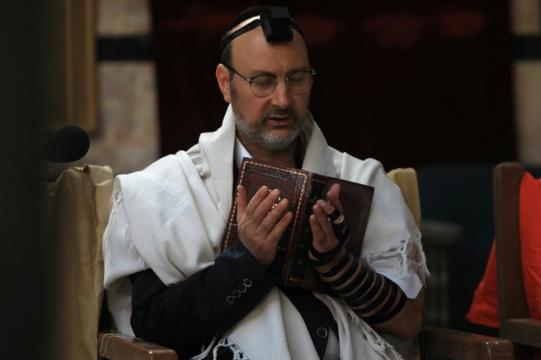 Syrian-American Jews visit Damascus synagogue