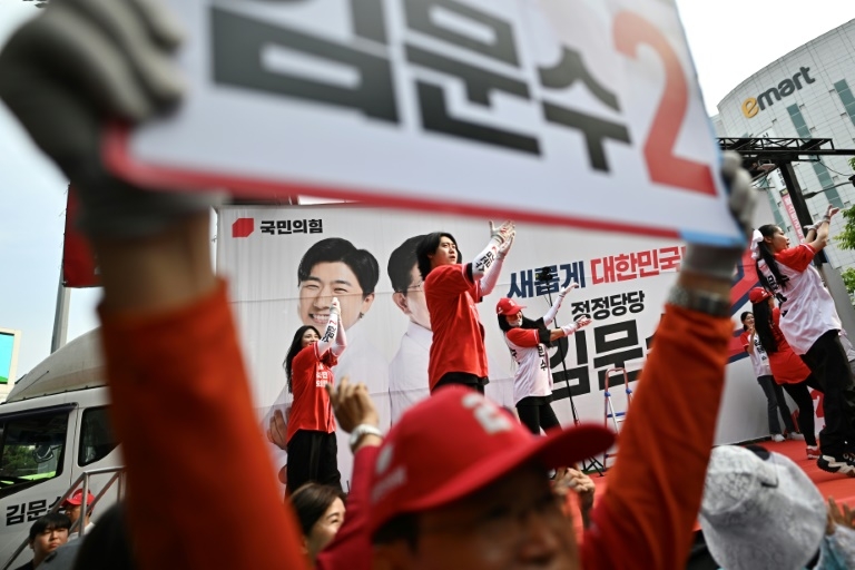 South Korea's presidential candidates rally in final campaign stretch