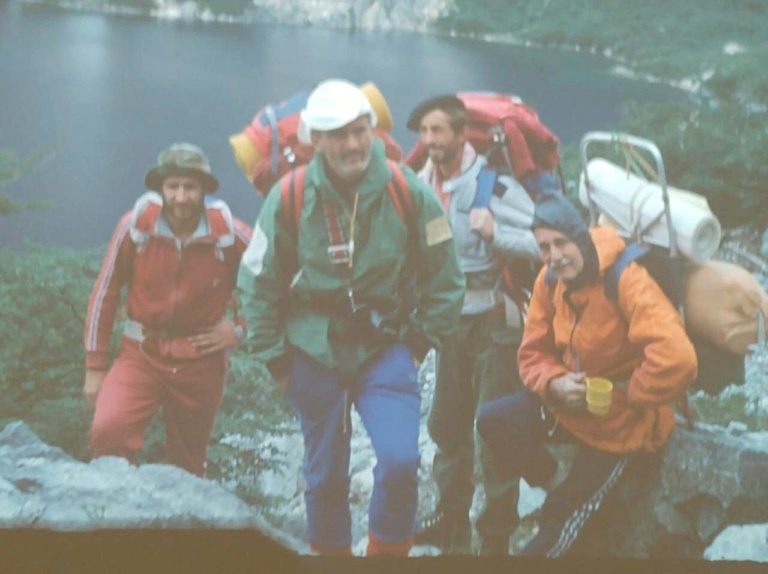 Daughters scale Argentine peak, retrieve dead mountaineer dad's photos