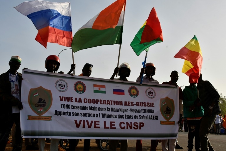 Thousands rally in Burkina, Mali and Niger to cheer ECOWAS exit