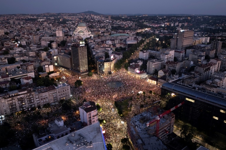 Thousands block roads in another night of Serbian protests