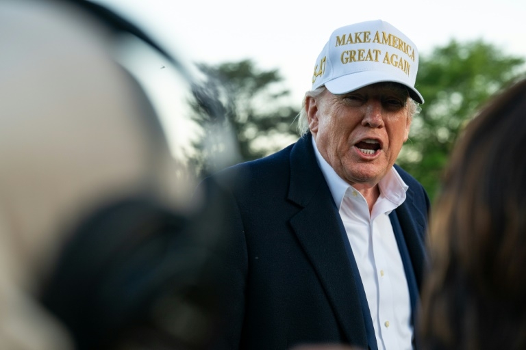 Trump calls to investigate 'fake' low approval polls