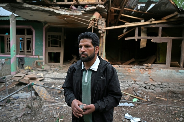 Weary border residents in Indian Kashmir struggle to survive