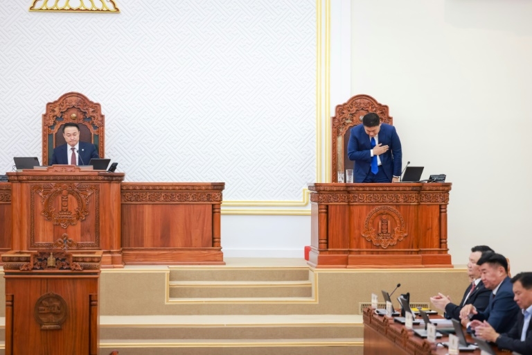 Mongolia PM loses parliament confidence vote, resigns