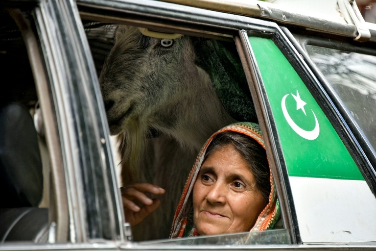 Pakistan's Kashmiris return to homes, but keep bunkers stocked