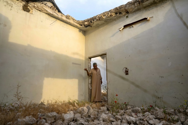 Displaced Syrians leave camps to pitch tents near destroyed homes