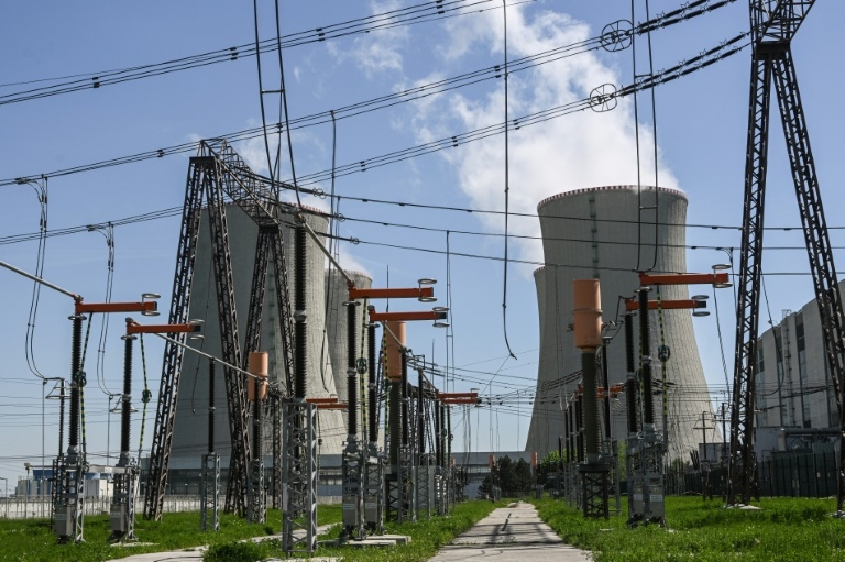 Czechs sign nuclear deal with S.Korea firm KHNP: PM