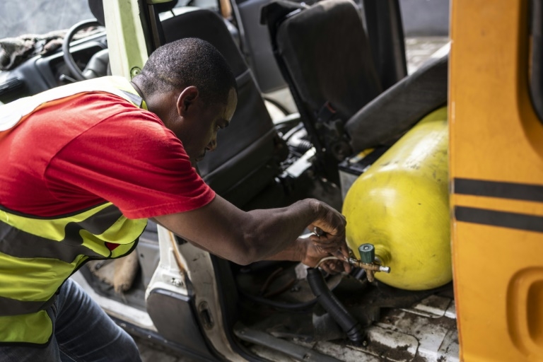 Shortages hit Nigeria's drive towards natural gas-fuelled cars