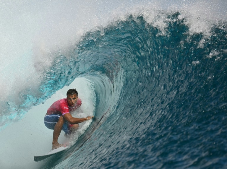 'Backs to the Wall' for surfing's cancer survivor Flores
