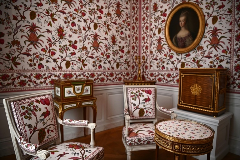 French art expert on trial over forged furniture at Versailles