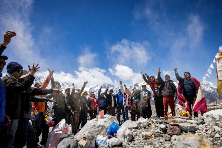 Nepal holds tribute for disappearing glacier