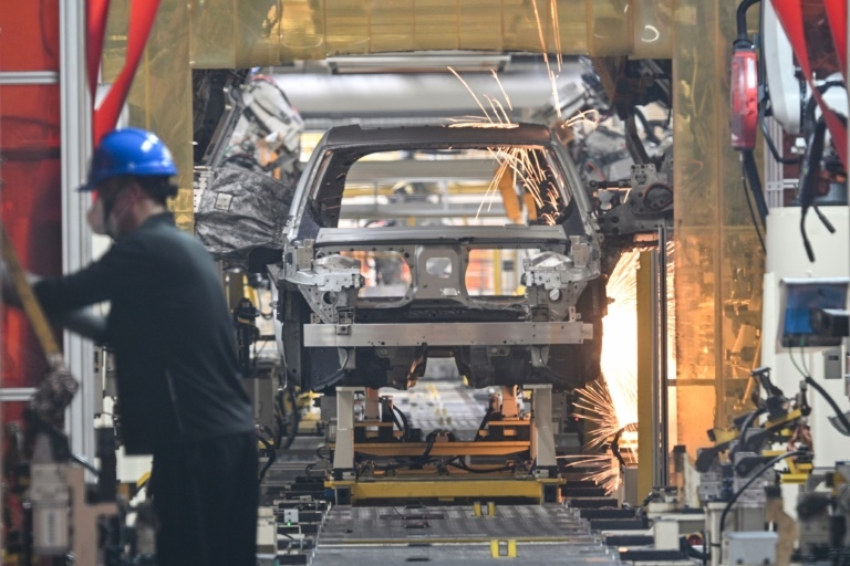 Foreign carmakers strive for 'China Speed' to stay in race