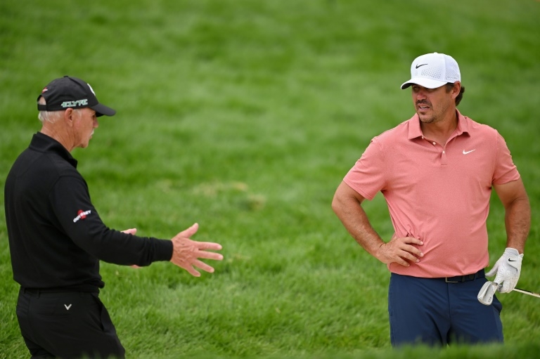 Koepka gets Oakmont scolding and leaps into US Open title hunt