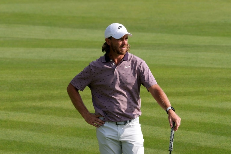 Fleetwood grabs PGA Travelers lead as top-ranked stars fade