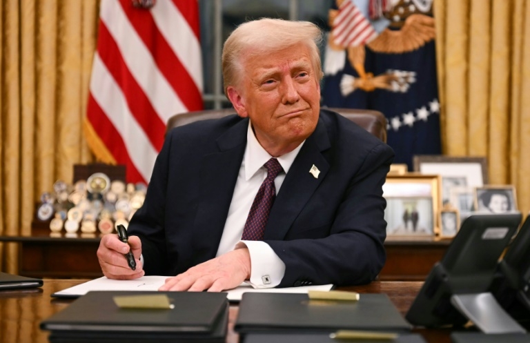 Judge blocks Trump's refugee admissions halt