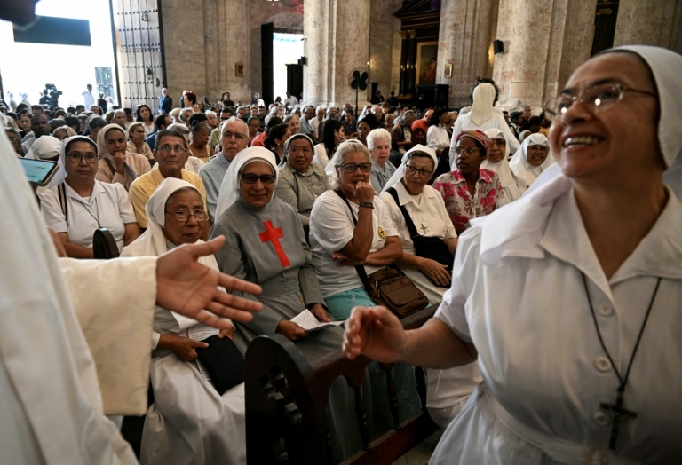 Catholics in secular Cuba hail Francis as 'bridge'