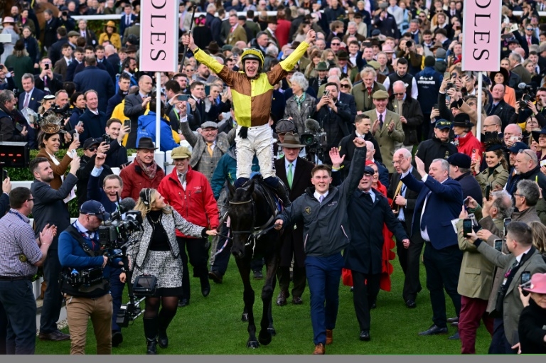 Mullins's Galopin des Champs bids to join Gold Cup legends