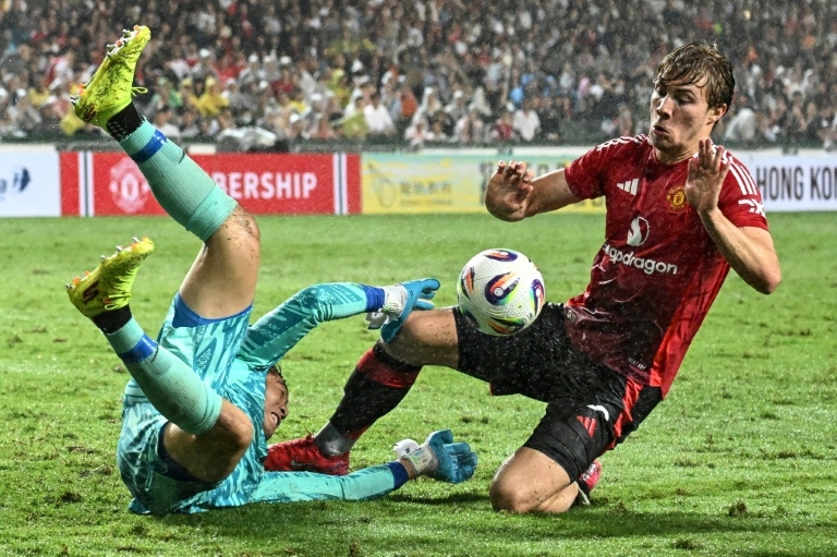 Fernandes starts as Man Utd fight back to win in Hong Kong