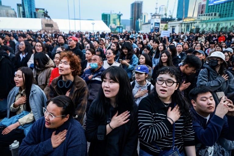 Young Mongolians demand PM resign over corruption claims