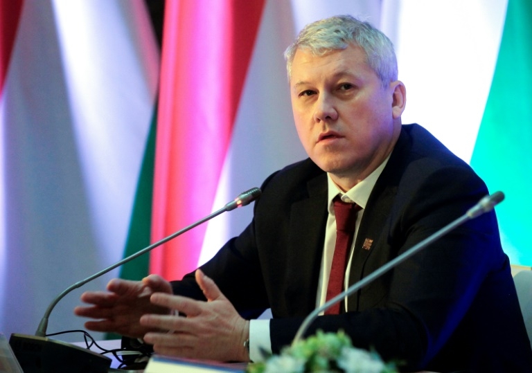 Romania names interim premier as turmoil deepens