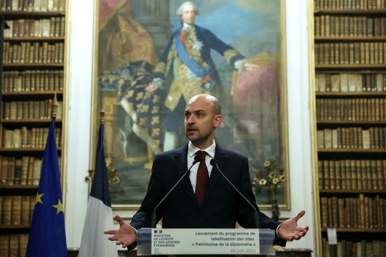 France cools expectations of swift Palestinian state recognition