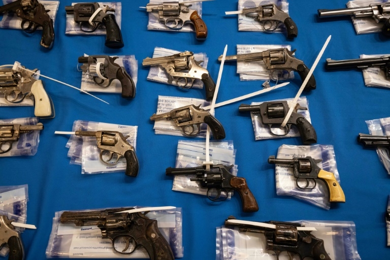 US court axes handgun sales ban to adults under 21