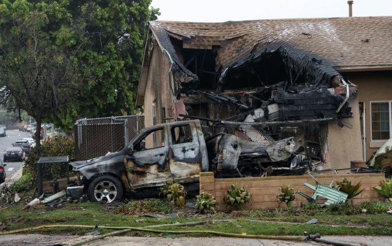 Pilot, all 5 passengers killed in San Diego plane crash