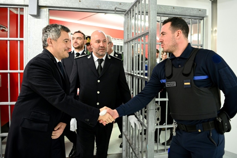 France cuts prison activities to smooth facial massage outcry