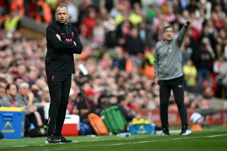 Heitinga returns to Ajax to take over as coach